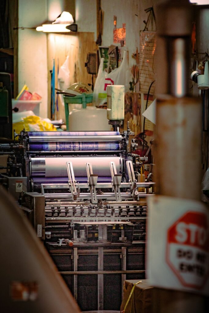 Inktrollen van een industriele drukpers van dichtbij